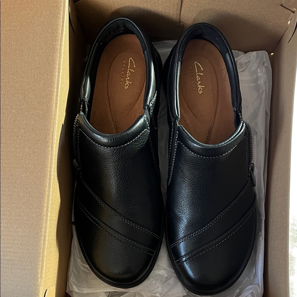 Clarks Artisan Women's Black Leather Loafers